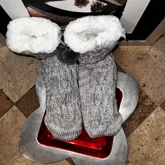 Cozy Gray/Cream Lined Slip On House/Lounge Slippers/Socks - Grip on Sole - Picture 3 of 11